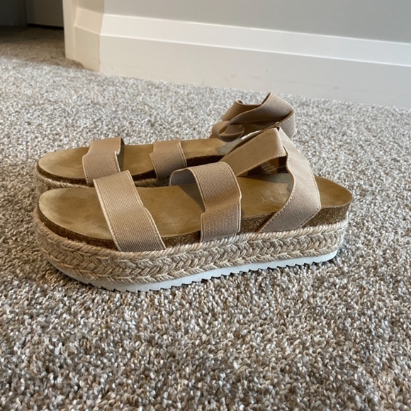 Wedge sandal - Picture 3 of 3